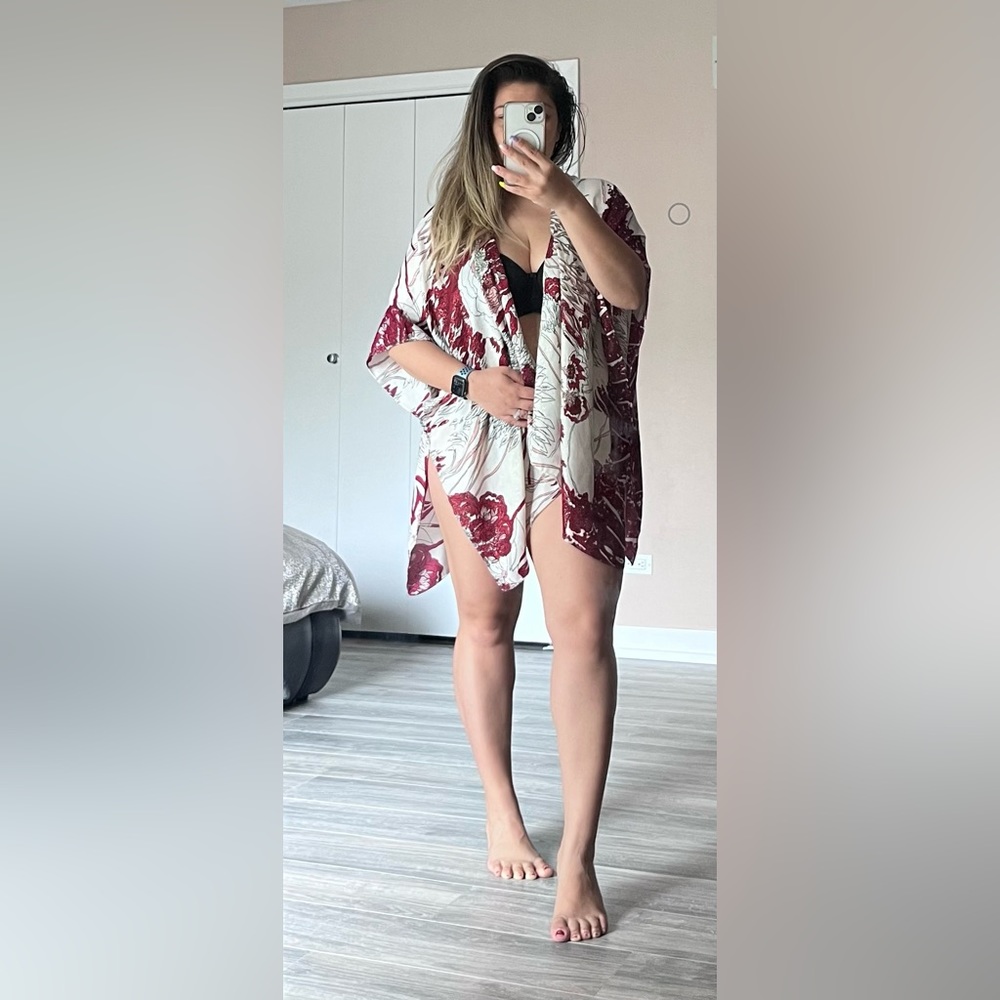NWTT Vince Camuto Cover up, beautiful design, has delicate shimmer to the fabric